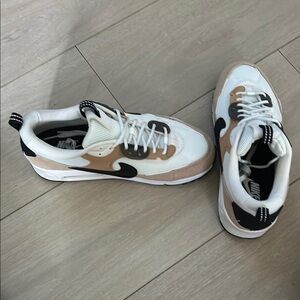 Nike Women’s Air Max 90 Futura